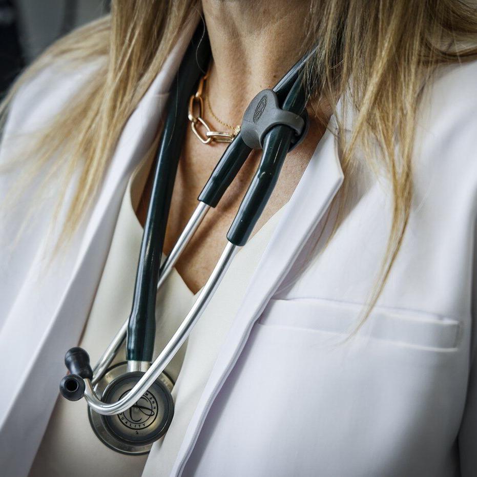 ºÚÁϳԹÏÍø medical associations 'relieved' as school accreditation splits from U.S.